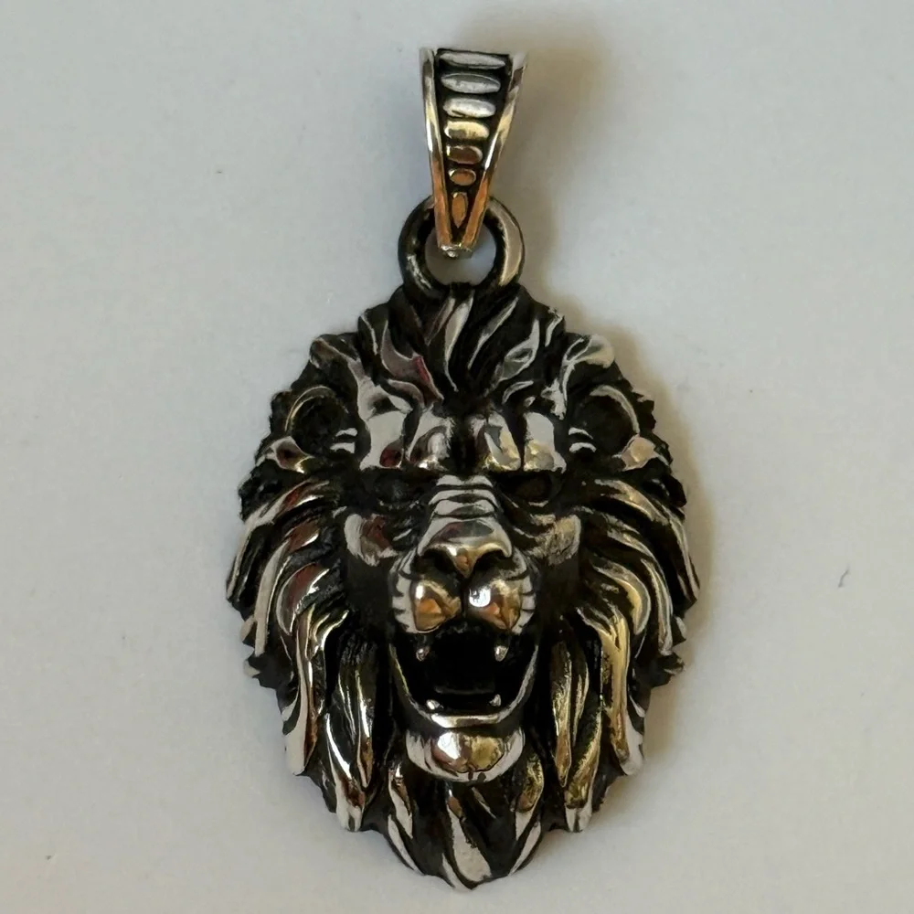 925 Silver lion stunning pendant unisex